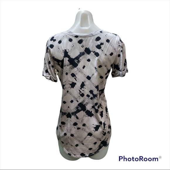 Lululemon V-Neck Short Sleeve Cow Print/Black and White Tie Dye Print Tee - Picture 3 of 4